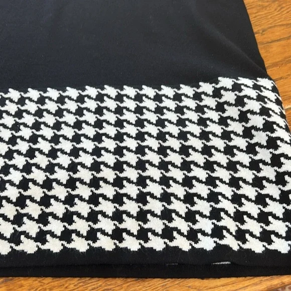99 Jane Street black and houndstooth sweater dress. Great condition. Size Small - Picture 4 of 12